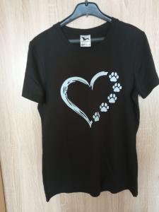 Triko dámské černé s bílým motivem "Srdce a ťapky" Triko dámské černé s bílým motivem "Srdce a ťapky"